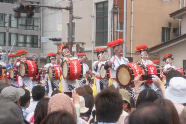 「盛岡さんさ踊り」パレードの写真