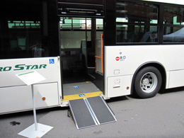 三菱ふそうノンステップバスの写真