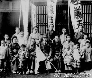 出征兵士と家族 （写真提供：福島市教育委員会）
