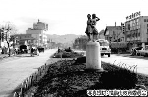 (5)「昭和32年の平和通り中央分離帯」 （写真提供：福島市教育委員会）