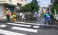 道路の除染の様子写真