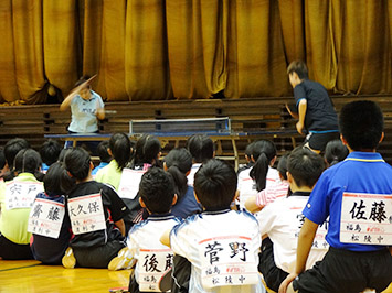 福原選手のスマッシュ。速すぎて写真が…。