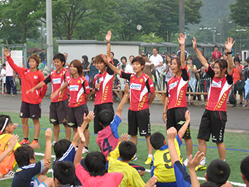 すっかり打解けた様子の選手たち