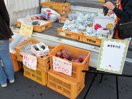 ふくしまから立ち上がろう復興イベント　軽トラマルシェの写真