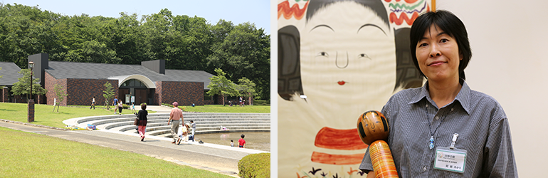 （写真左）四季の里の中央入園ゲートから入ると真正面に工芸館が見えます。　（写真右）工芸体験を案内いただいた阿部さん。