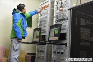 電離層観測の点検作業 （FMCW型）の写真