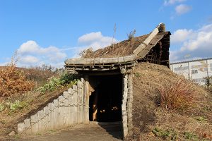 竪穴住居の写真